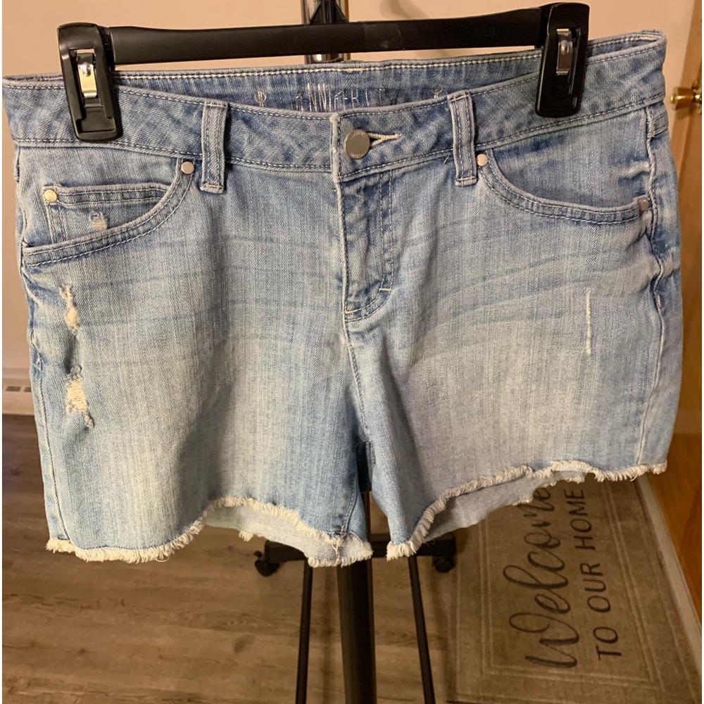 Jennifer Lopez/women’s size 6/Jean Shorts/ Color- light blue